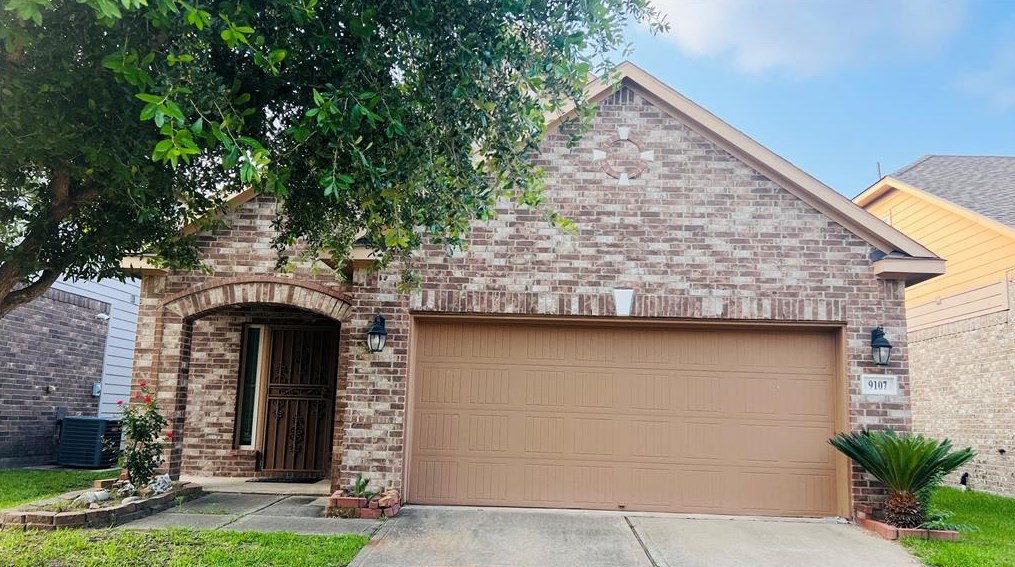 9107 Fuqua Ridge Ln, Houston, TX 77075-2082
