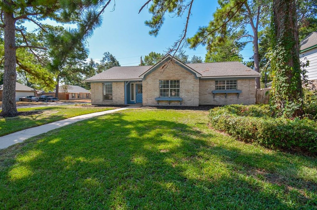 10003 Pine Pass Dr, Houston, TX 77070-5444