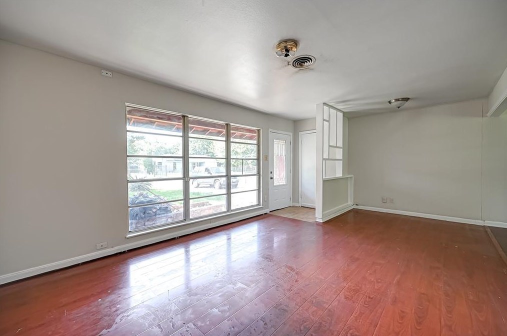 5711 Thrush Dr, Houston, TX 77033