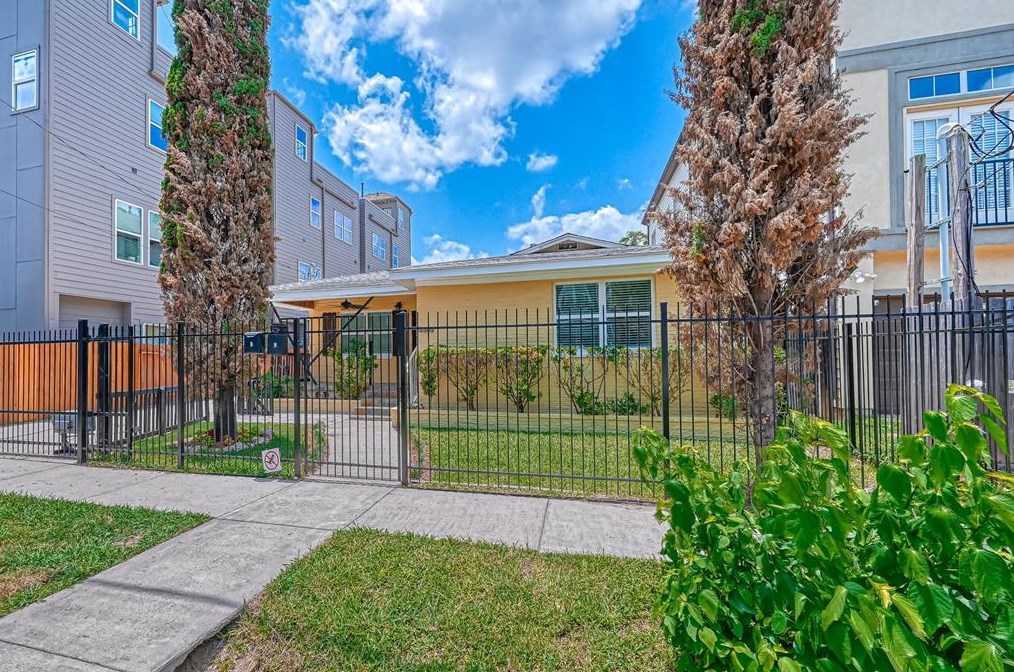 1615 Colorado St #a, Houston, TX 77007