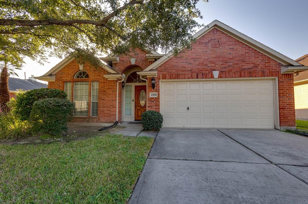 13506 Wesley Oaks Dr, Houston, TX 77085-1463