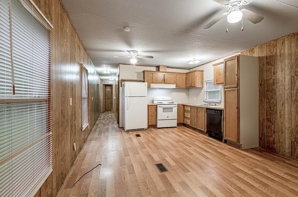 1961 Quality Blvd #46, Huntsville, TX 77320