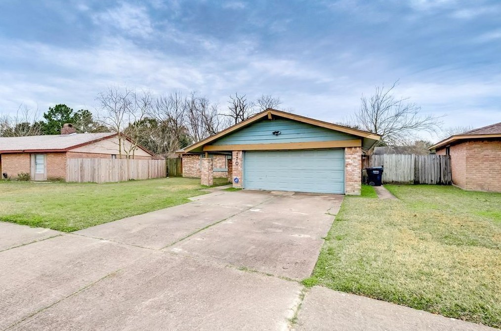 7707 Lawn Wood Ln, Houston, TX 77086