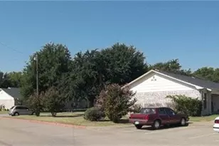 401 Bicentennial, Bonham, TX 75418 - Photo 2