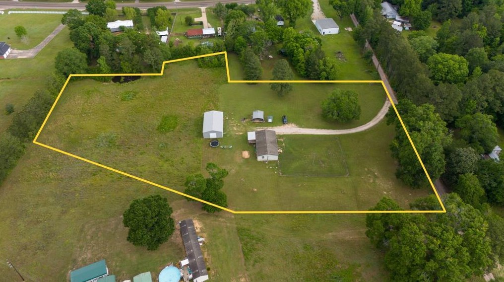 160 Buck Rd, Shepherd, TX 77371