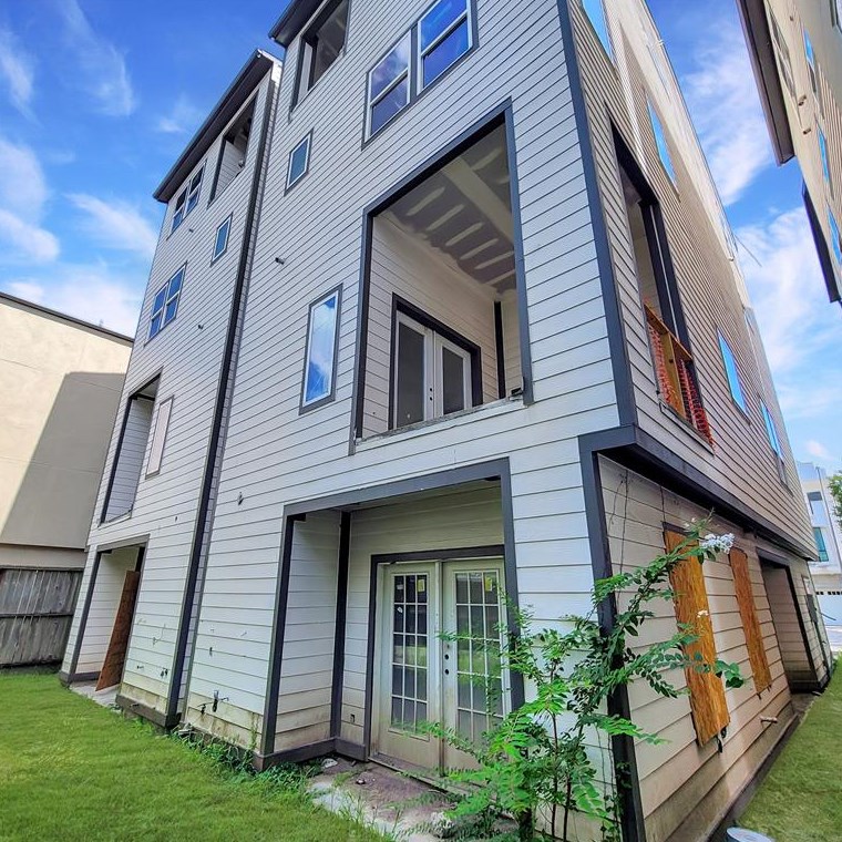612 Pierce St, Houston, TX 77019-8650