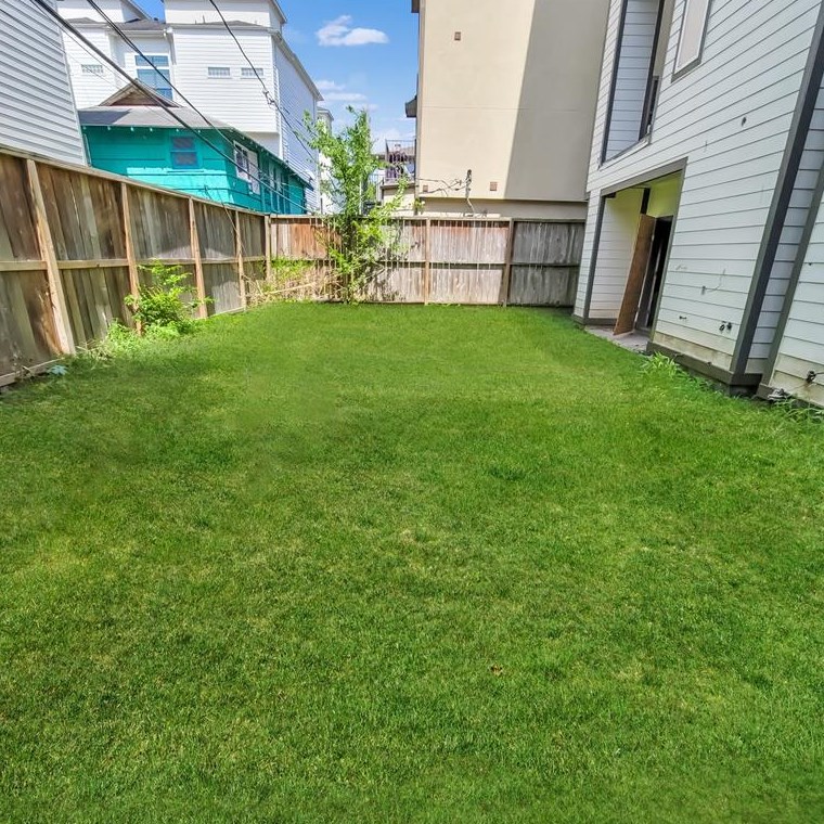 612 Pierce St, Houston TX  77019-8650 exterior