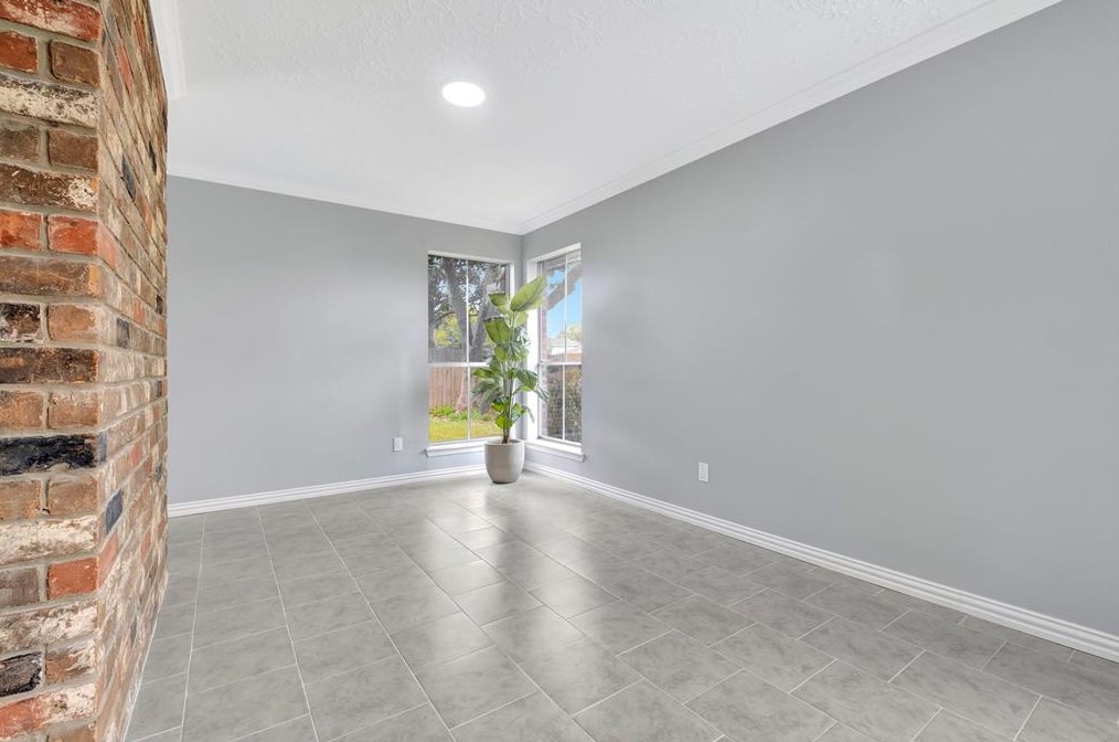 435 Village Creek Dr, Houston TX  77598-2612 exterior