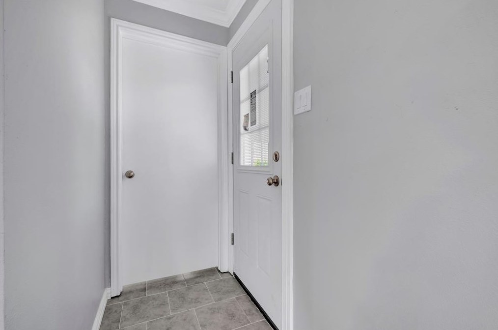 435 Vlg Crk Dr, Houston TX  77598-2637 exterior