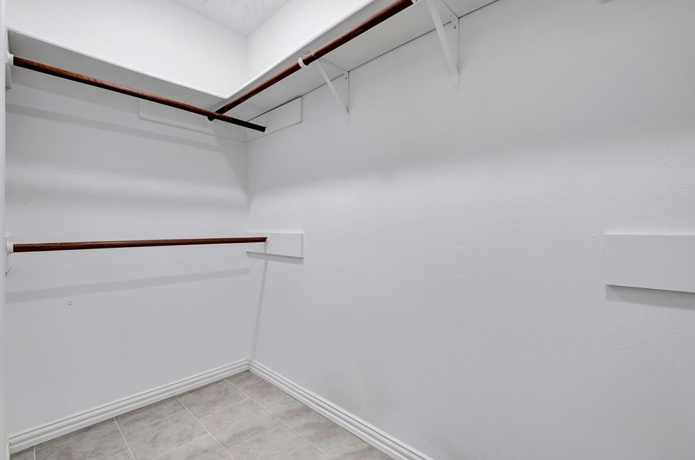 435 Vlg Crk Dr, Houston TX  77598-2637 exterior