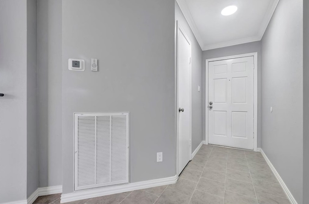 435 Vlg Crk Dr, Houston TX  77598-2637 exterior