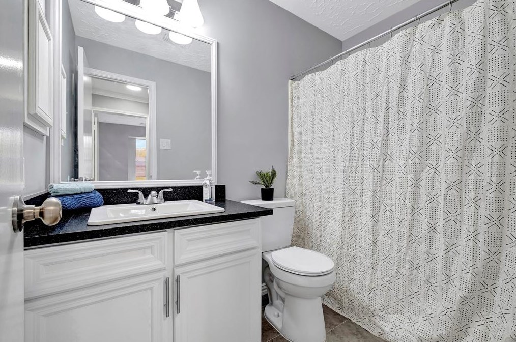 435 Vlg Crk Dr, Houston TX  77598-2637 exterior