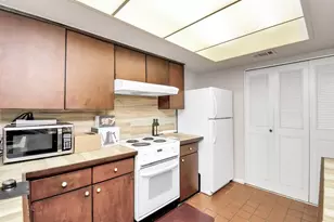 10382 Hammerly Blvd, Houston, TX 77043 - Photo 10