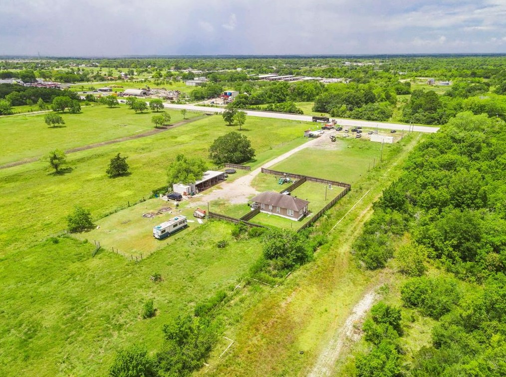 19753 Hwy 35 Rd, Alvin, TX 77511