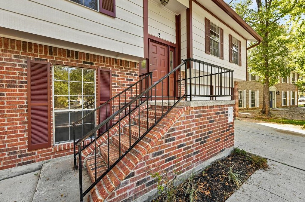 8 Spicebush Ct, Spring TX  77381-3413 exterior