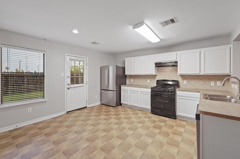 218 Silky Leaf Dr, Houston TX  77073-2832 exterior