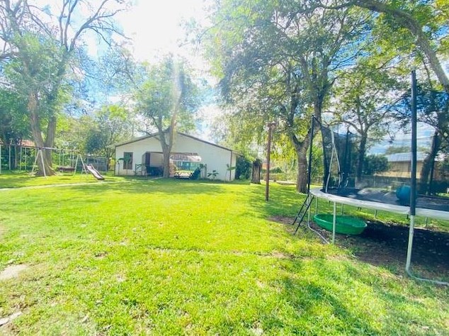 218 Price St, Pearl City, TX 77995-3636