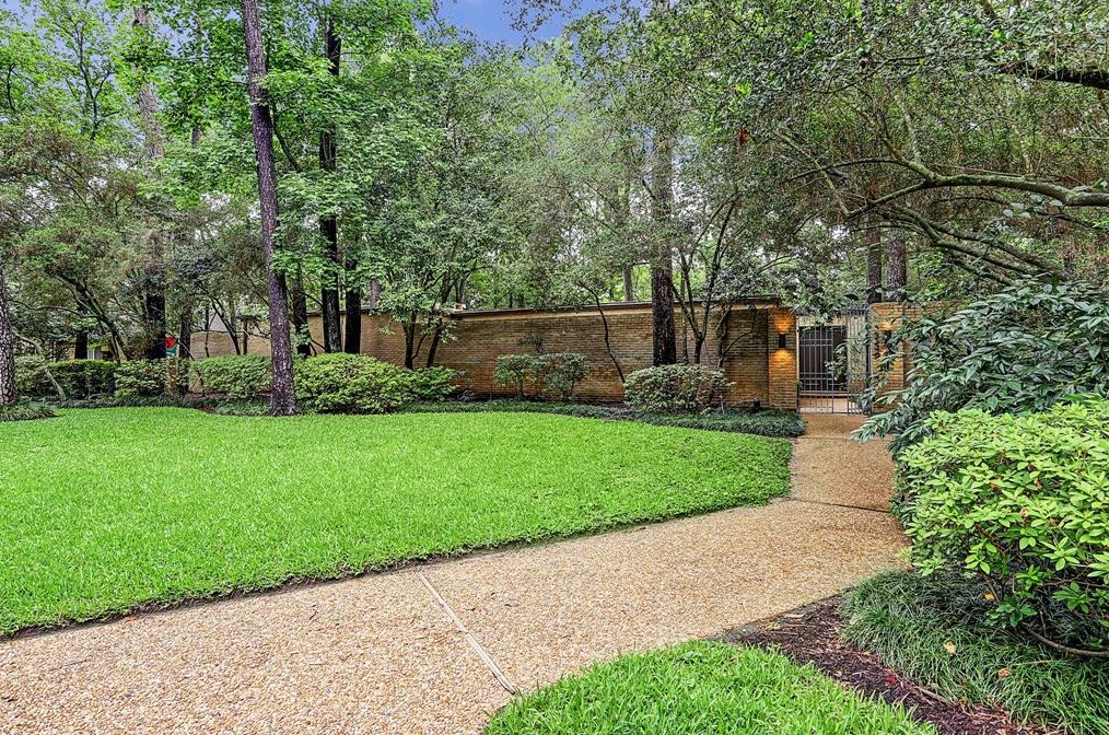339 Hunters Trail St, Houston, TX 77024-6900