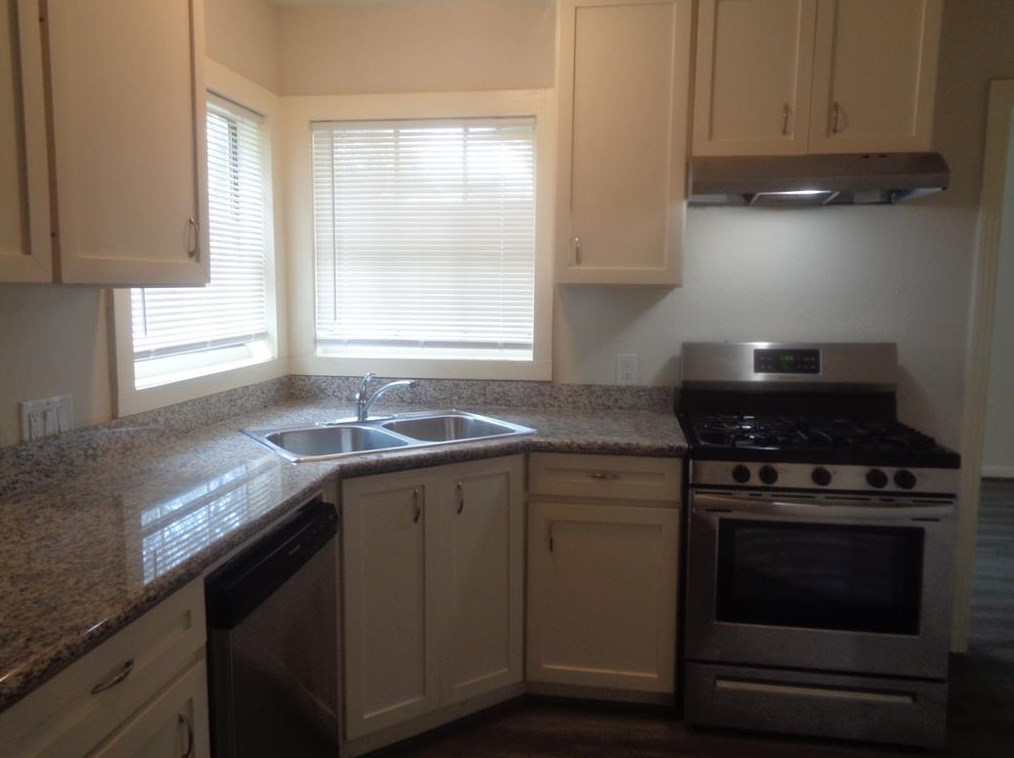 210 19th Ave N, Texas City, TX 77590