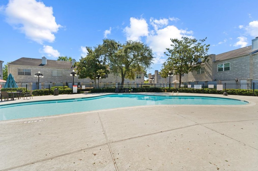 512 Wilcrest Dr, Houston TX  exterior