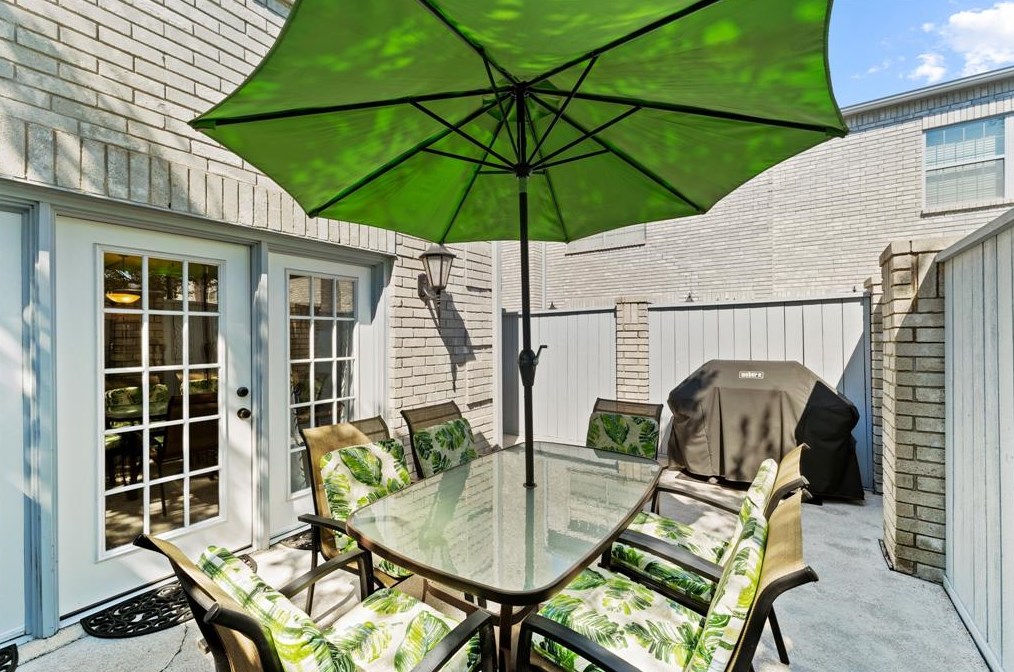 512 Wilcrest Dr, Houston TX  exterior