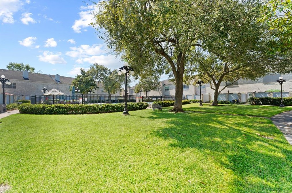 512 Wilcrest Dr, Houston TX  exterior