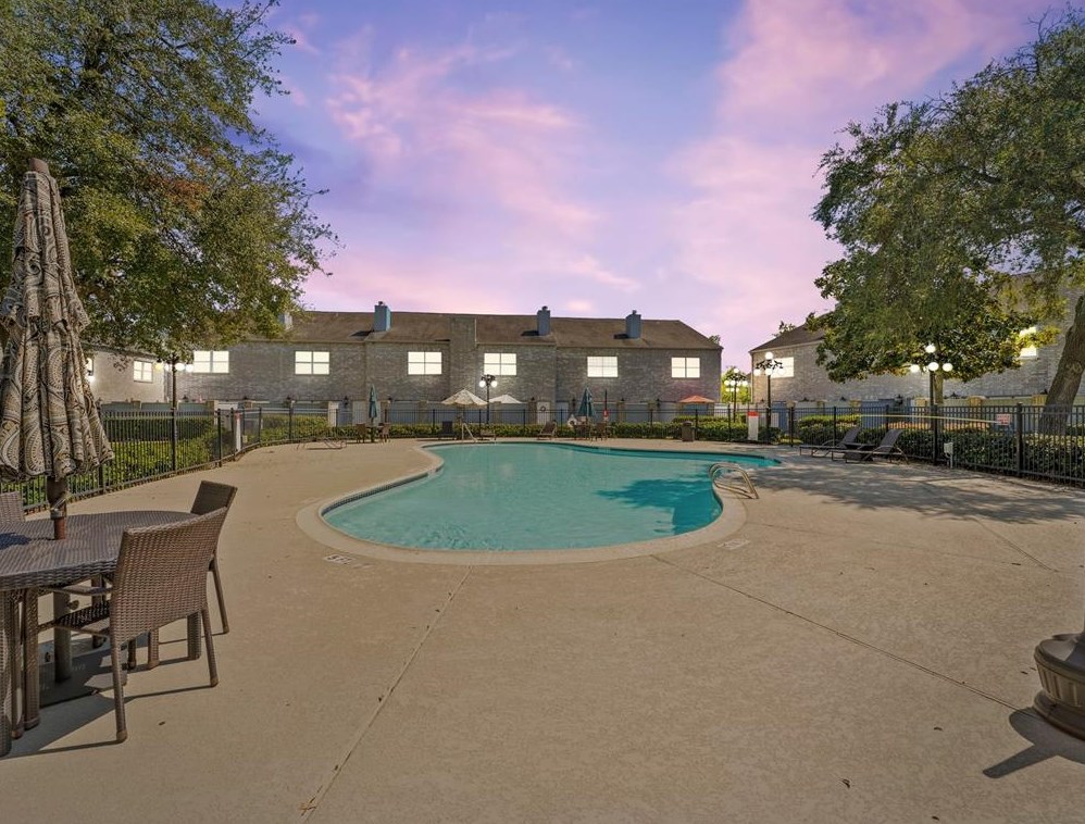 512 Wilcrest Dr, Houston TX  exterior