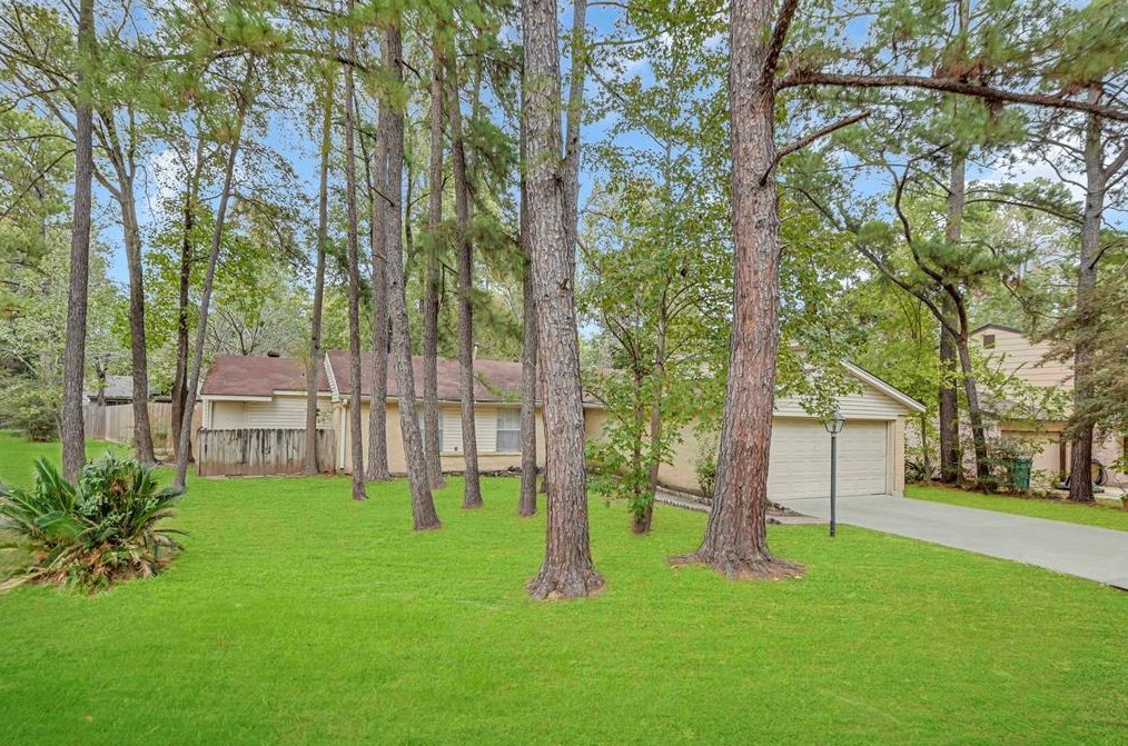 2 Pineash Ct, Spring TX  77381-2705 exterior