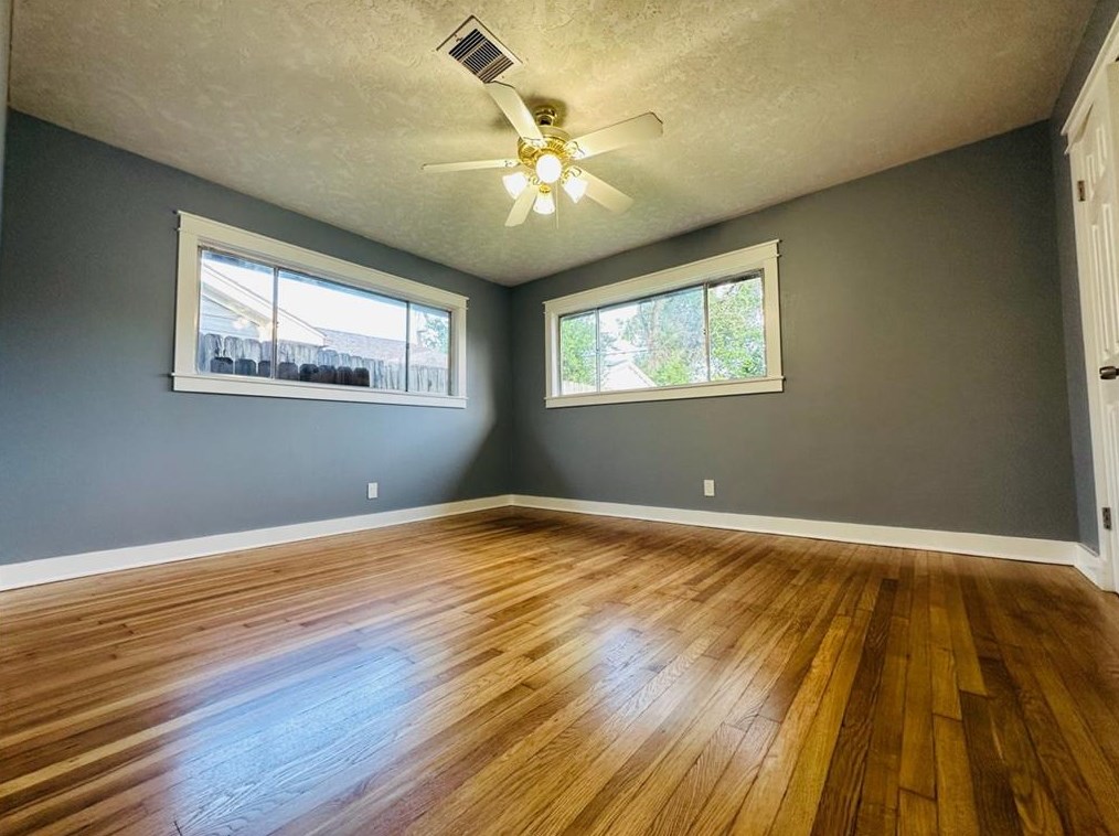 8647 Mcdade St, Houston, TX 77080-4321