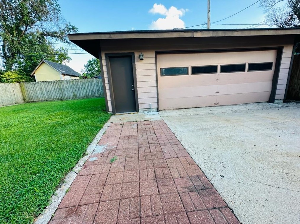 8647 Mcdade, Houston TX  77080-4321 exterior