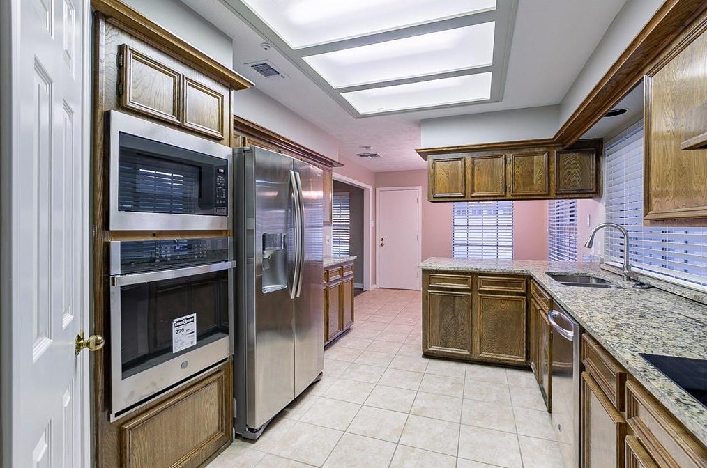 2322 Sugar Line Dr, Sugar Land, TX 77479-1307