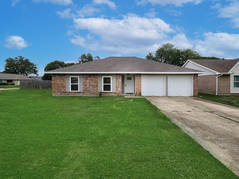 10827 W Mulberry Dr, Morgans Point, TX 77571