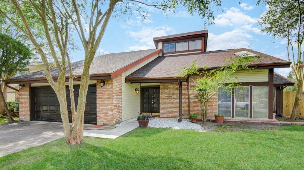 7907 Candlegreen Ln, Houston, TX 77071