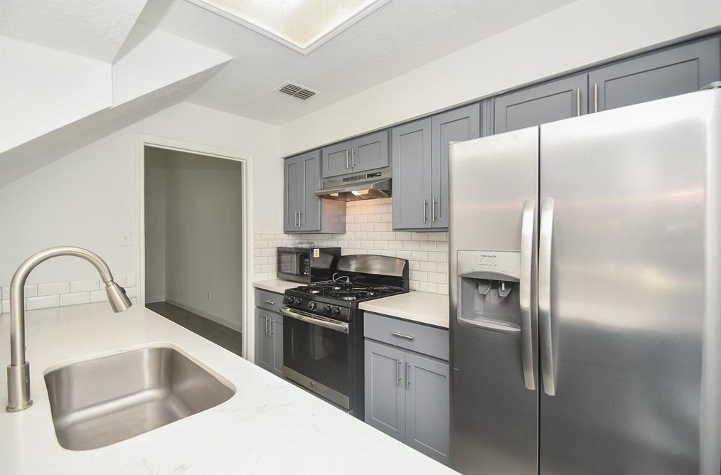 8803 Vinkins Rd, Houston, TX 77071-2836