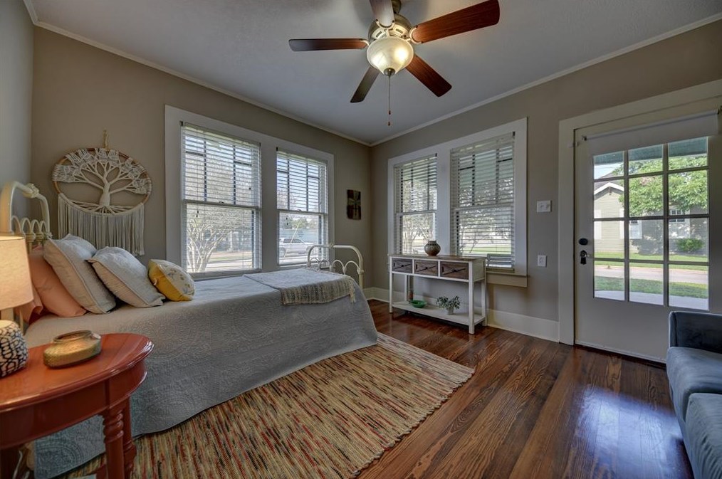 907 Clinton St, Brenham, TX 77833-3719