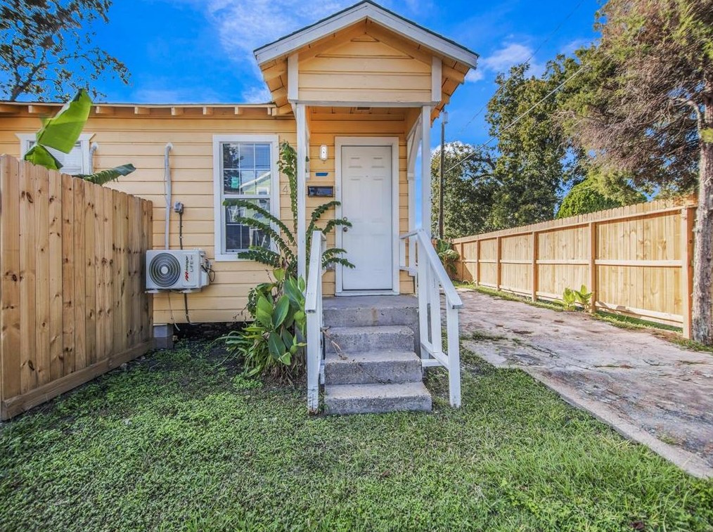 4319 Chapman St, Houston TX  77009-4140 exterior