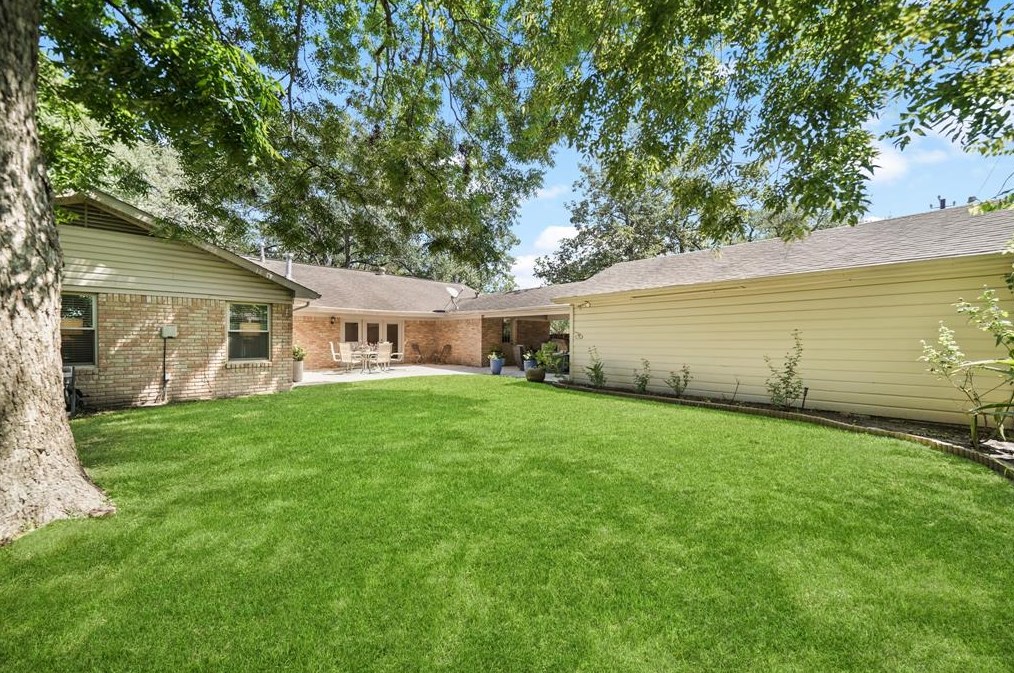 3515 Sun Vly Dr, Houston TX  77025-4137 exterior