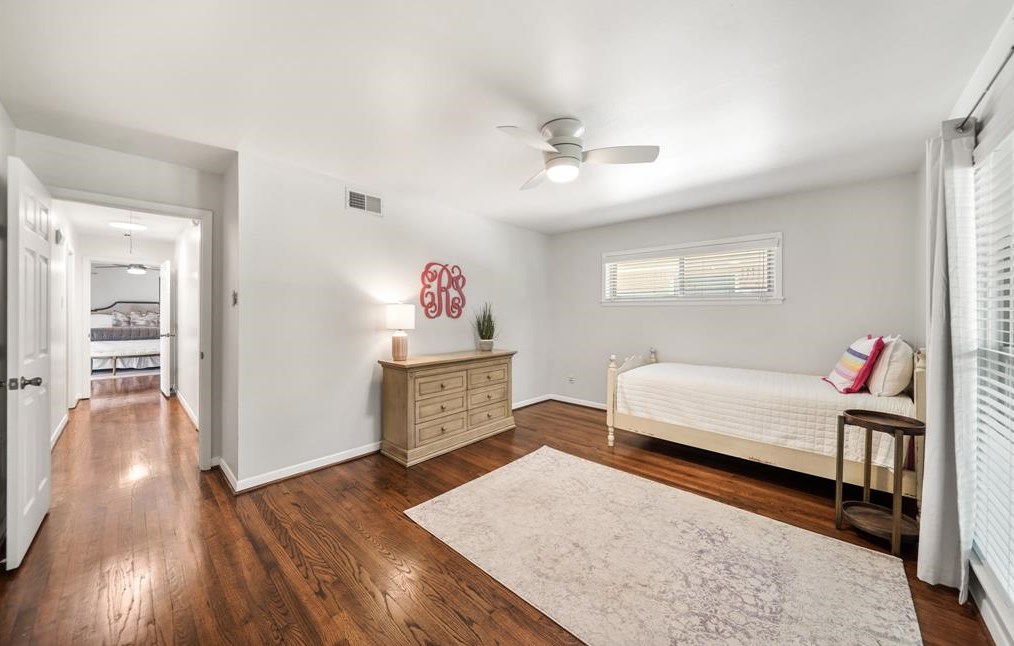 3515 Sun Vly Dr, Houston TX  77025-4137 exterior