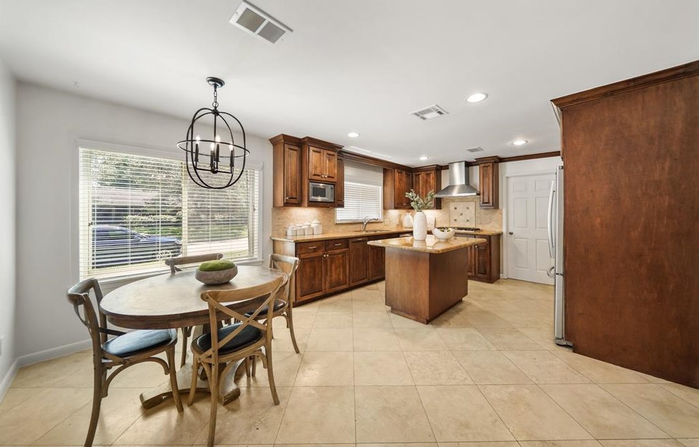 3515 Sun Vly Dr, Houston TX  77025-4137 exterior