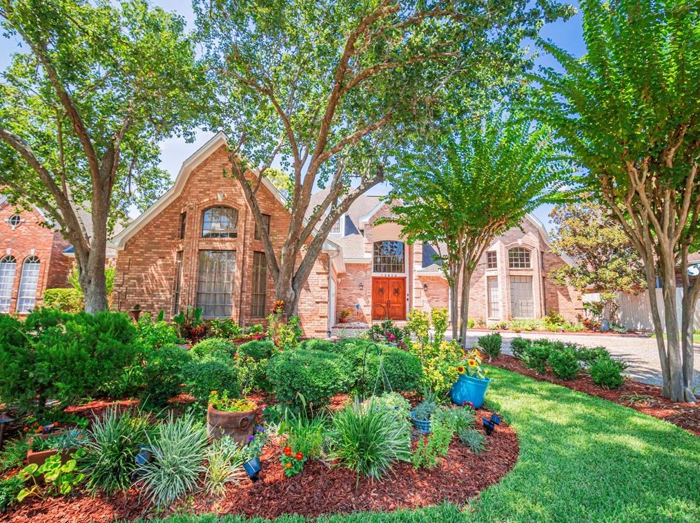 13902 Drakewood Dr, Sugar Land, TX 77498-2663