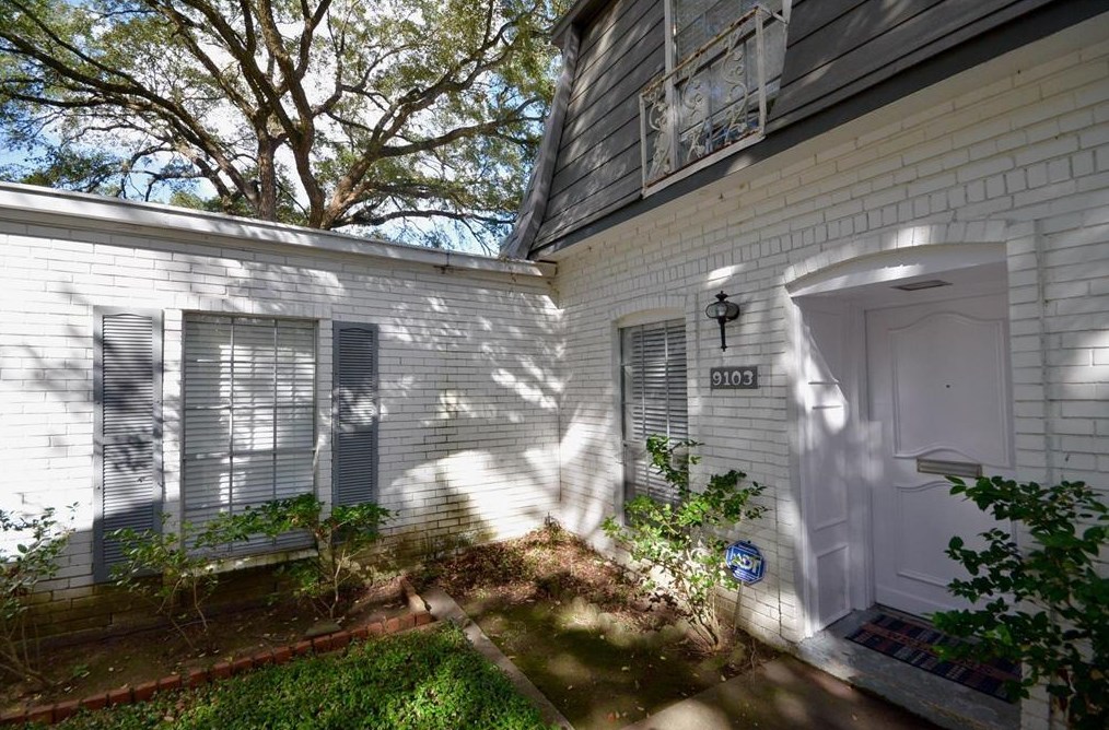 9103 Braeburn Valley Dr, Houston, TX 77074
