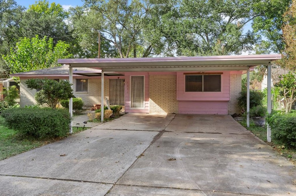 1630 Periwinkle St, Houston, TX 77038-2911