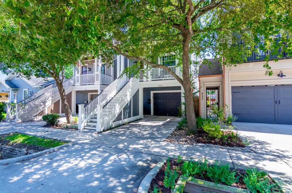 834 24th St, Houston, TX 77009-1708