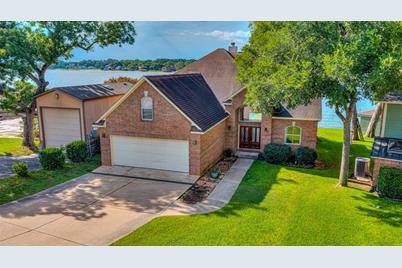 1062 Lake View Drive, Montgomery, TX 77356 - Photo 1