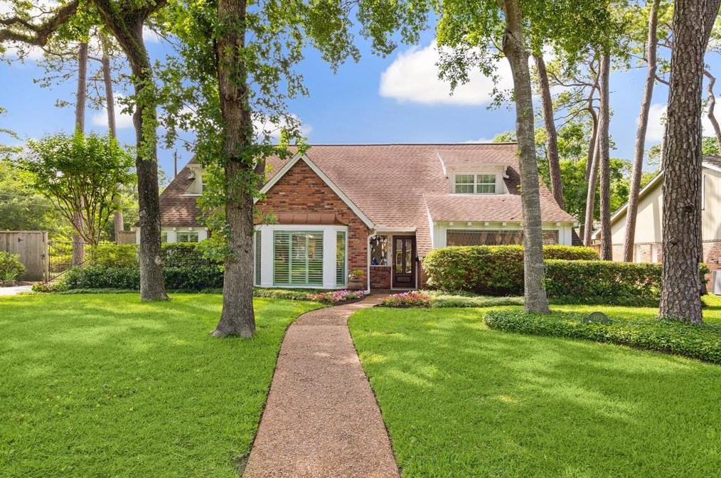 103 Plantation Rd, Houston, TX 77024-6215