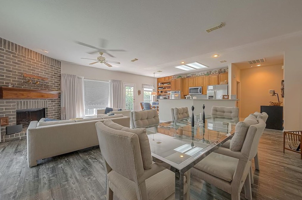 1407 Green Tree Dr, Tomball TX  77375-4361 exterior