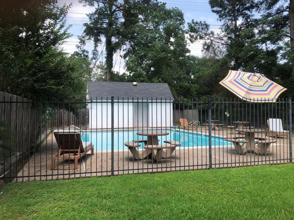 1407 Green Tree Dr, Tomball, TX 77375