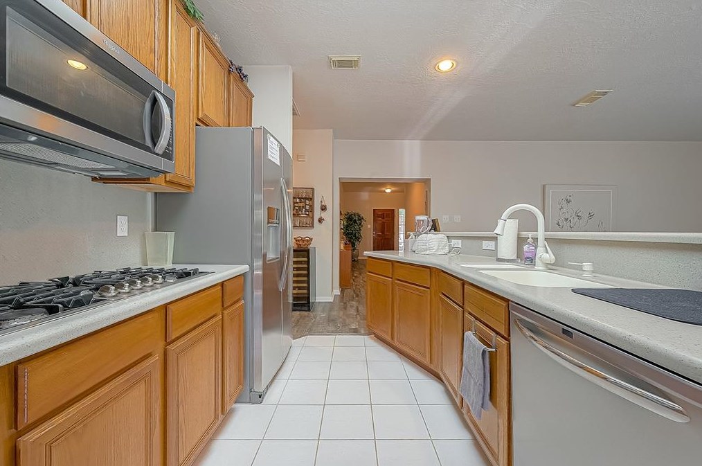 1407 Green Tree Dr, Tomball TX  77375-4361 exterior