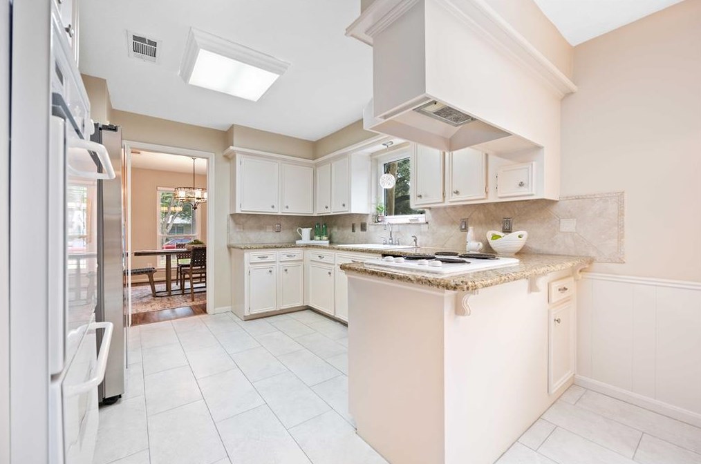 16218 Lakeview Dr, Houston TX  77040-1329 exterior