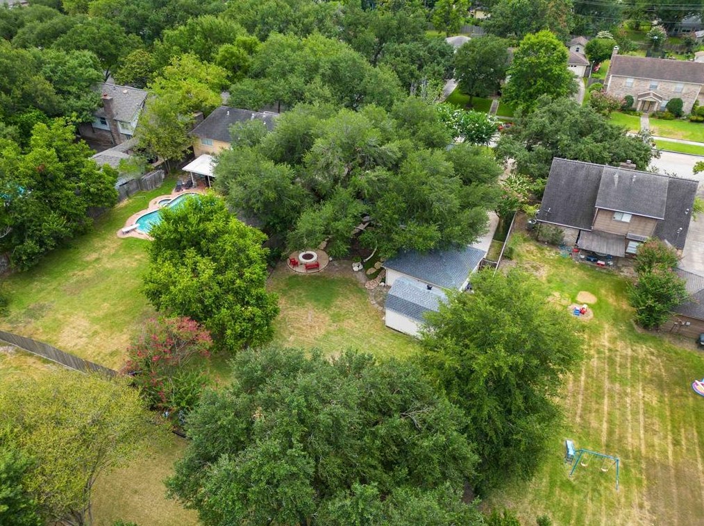 16218 Lakeview Dr, Houston TX  77040-1329 exterior